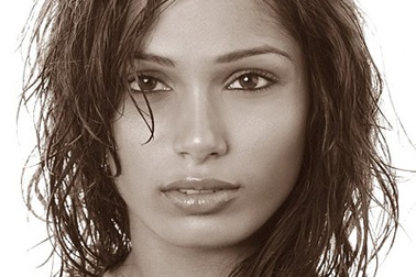 Freida Pinto bất ngờ thành “sao” 