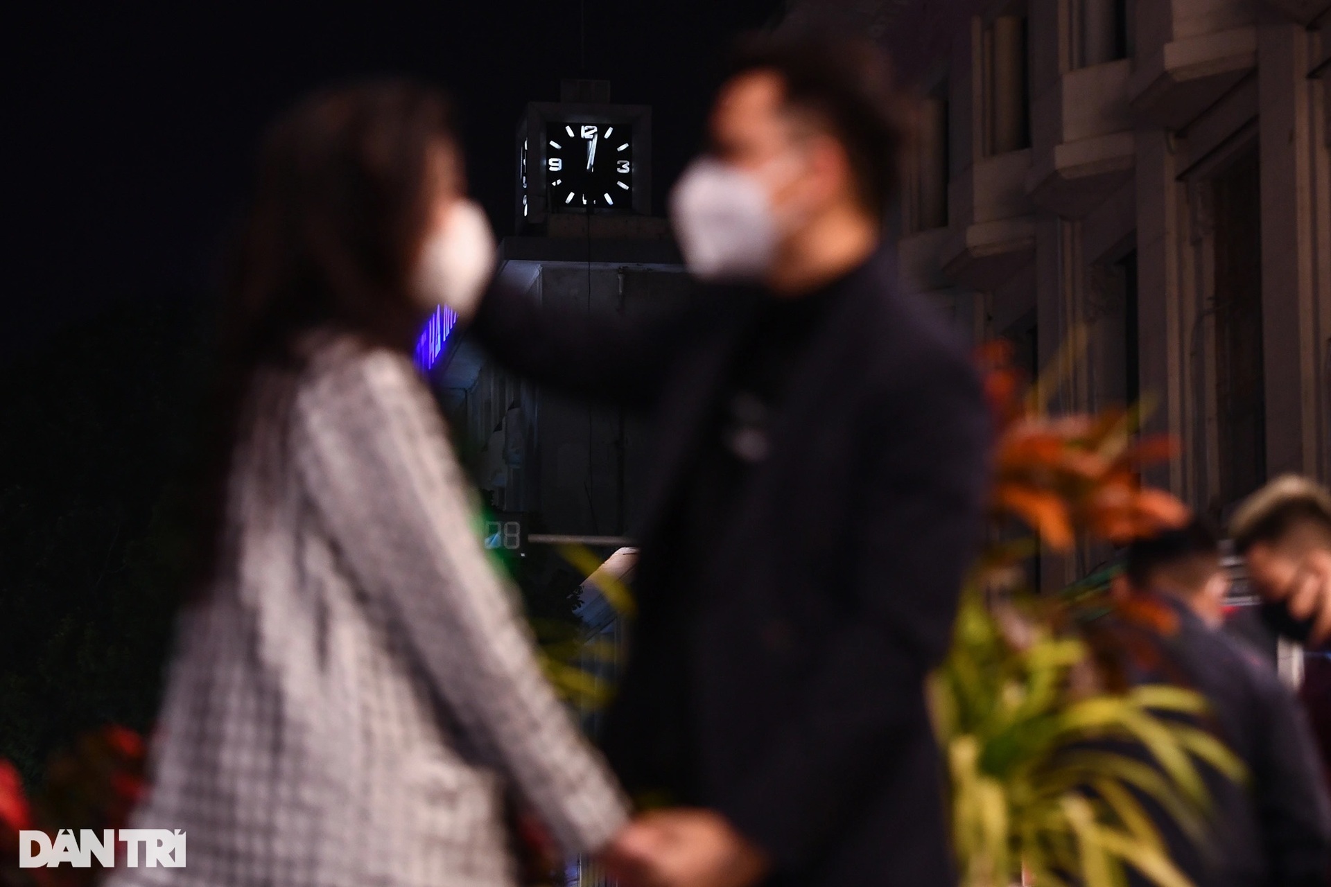 Biển người đón countdown ở TPHCM, Hà Nội ảm đạm thời khắc qua năm mới - 16