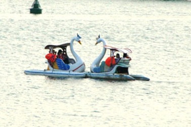 Tết Nguyên Tiêu ra sông Hương đạp vịt