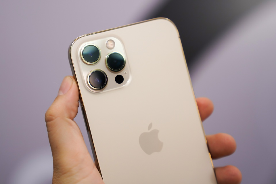 Trên tay iPhone 12 Pro Max đầu tiên tại Việt Nam, giá 53 triệu đồng - 5 Trên tay iPhone 12 Pro Max đầu tiên tại Việt Nam, giá 53 triệu đồng - 5