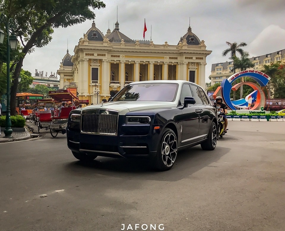 Giá 2 triệu đô, đại gia Việt đua nhau sắm Rolls-Royce Cullinan - 2 Giá 2 triệu đô, đại gia Việt đua nhau sắm Rolls-Royce Cullinan - 2