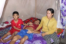 Bị ung thư, cha cắn răng ở nhà chịu đau để vợ con đỡ khổ