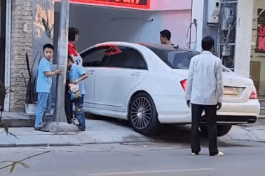 Sự thật chủ quán trà đá Hà Nội, "sáng bán trà đá, chiều đi xế hộp tiền tỷ"