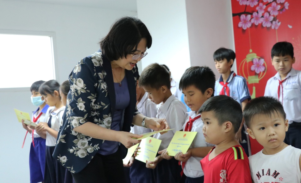 Phó Chủ tịch nước tặng quà Tết gia đình chính sách tại Long An - 6 Phó Chủ tịch nước tặng quà Tết gia đình chính sách tại Long An - 6