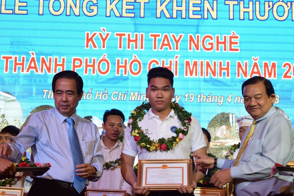 Đại sứ nghề làm bác sĩ cho máy móc: Có nghề là có tất cả - 3 Đại sứ nghề làm bác sĩ cho máy móc: Có nghề là có tất cả - 3