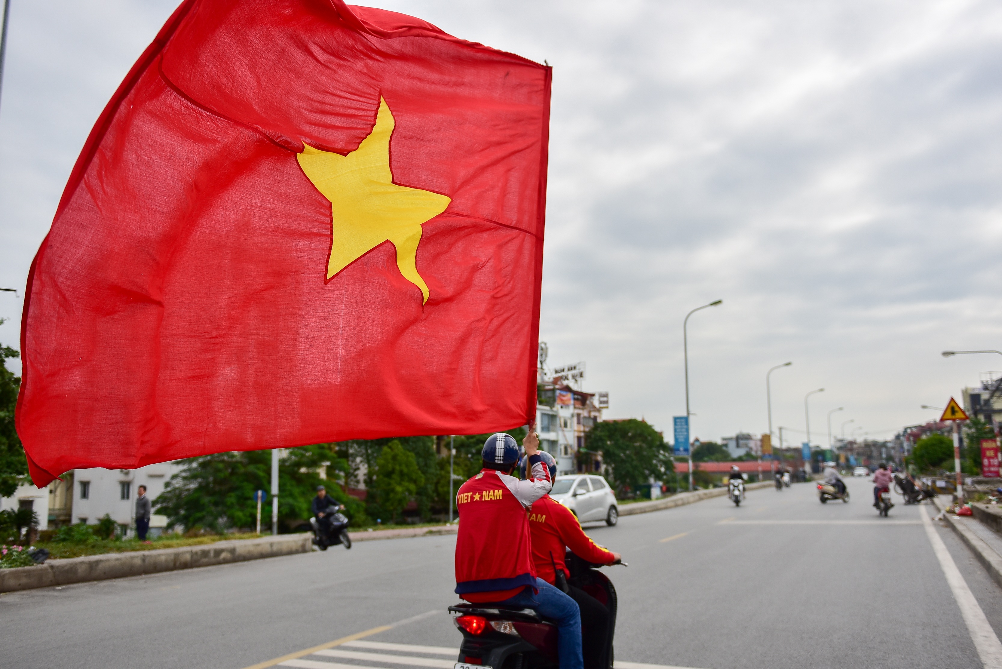 Cổ động viên tiếp lửa cho đội tuyển Việt Nam trước trận gặp Thái Lan - 5 Cổ động viên tiếp lửa cho đội tuyển Việt Nam trước trận gặp Thái Lan - 5
