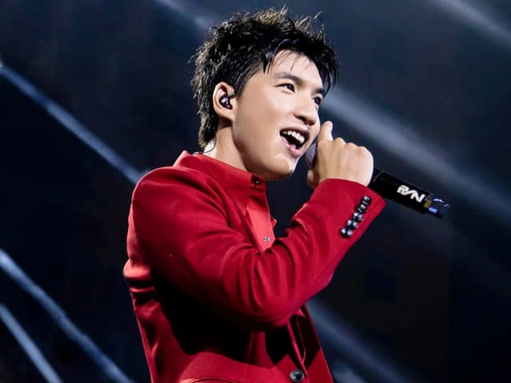 Rapper Hieuthuhai xin lỗi khán giả vì vũ đạo lắc hông gây phản cảm - 1 Rapper Hieuthuhai xin lỗi khán giả vì vũ đạo lắc hông gây phản cảm - 1