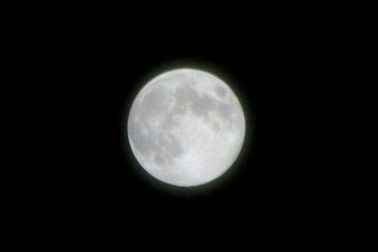 Ngắm “trăng xanh” đẹp kỳ ảo đêm Rằm tháng Bảy