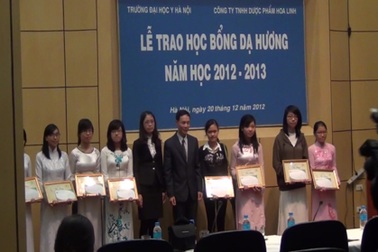Trao học bổng “Dạ Hương chung sức cùng nữ thầy thuốc tương lai” tại ĐH Y Hà Nội