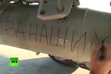 Máy bay Su-24 oanh tạc IS bằng bom “Vì Paris”