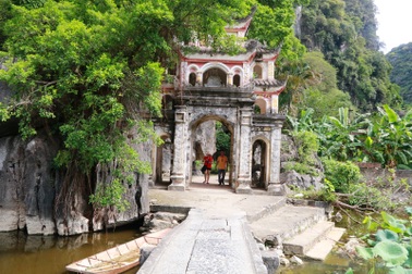 Chiêm ngắm ngôi chùa "đẹp thứ nhì trời Nam" ở cố đô Hoa Lư