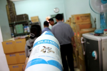 Đột kích cơ sở sản xuất thuốc thú y, phát hiện 750 kg chất tạo nạc