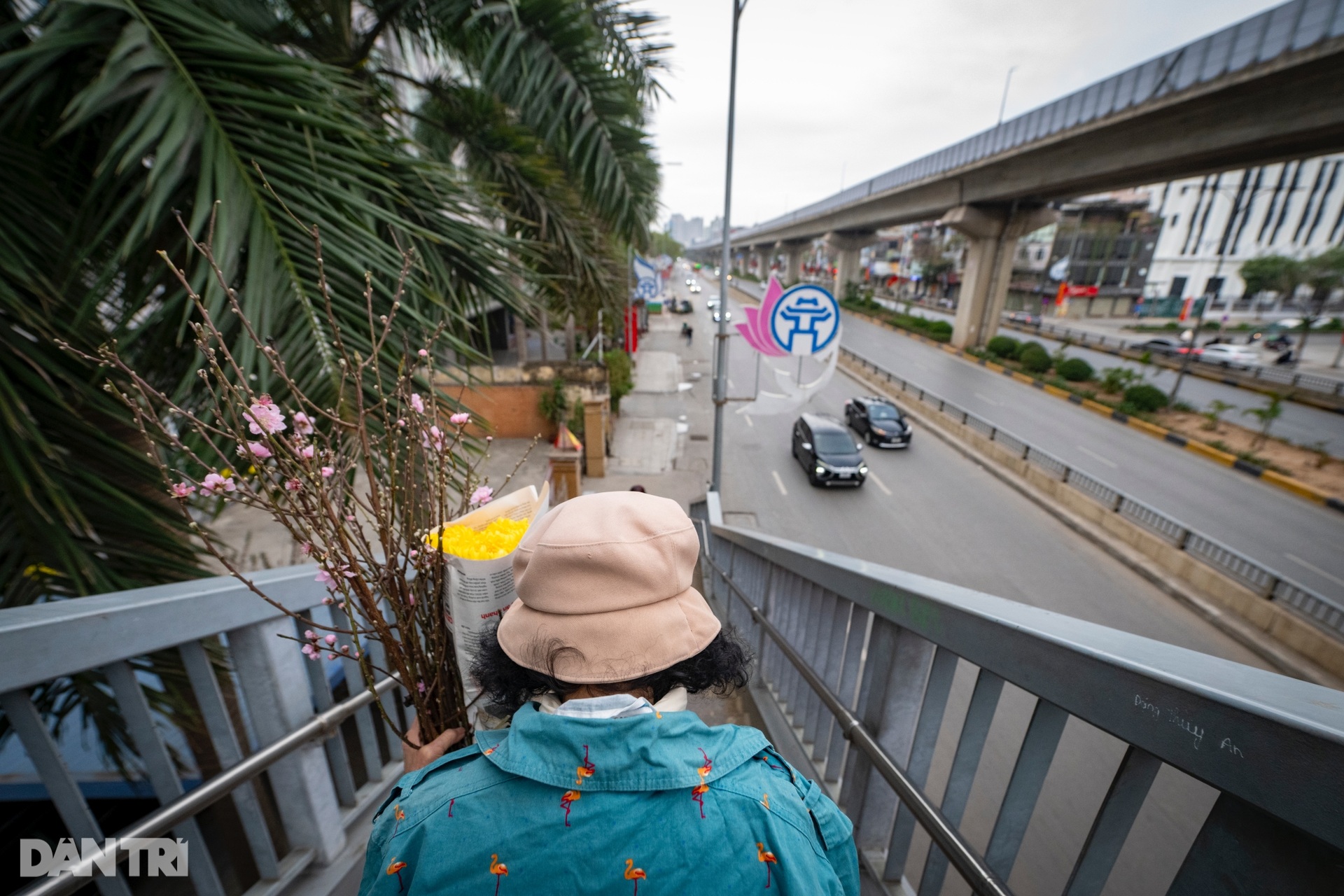 Giao thông Hà Nội thông thoáng, người dân thảnh thơi đi sắm Tết - 12 Giao thông Hà Nội thông thoáng, người dân thảnh thơi đi sắm Tết - 12