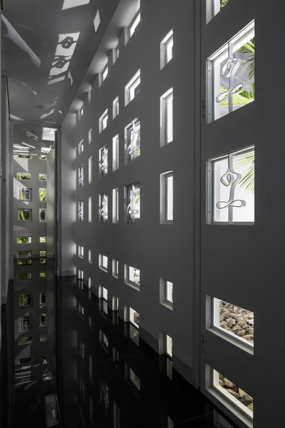 Ngôi nhà có 300 cửa sổ, gia chủ mỗi tháng chỉ tốn 200.000 đồng tiền điện - 4