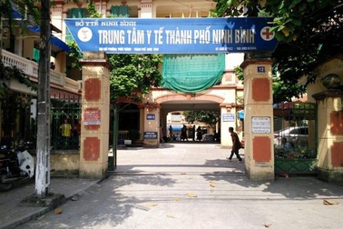 Ngang nhiên dịch vụ chụp ảnh thu tiền trong... Trung tâm y tế