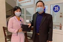 Nữ điều dưỡng trả lại hơn 60 triệu đồng nhặt được của bệnh nhân