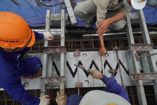 Hà Nội: Cầu cạn 5.000 tỷ đồng “khoác áo mới” chờ ngày thông xe - 7