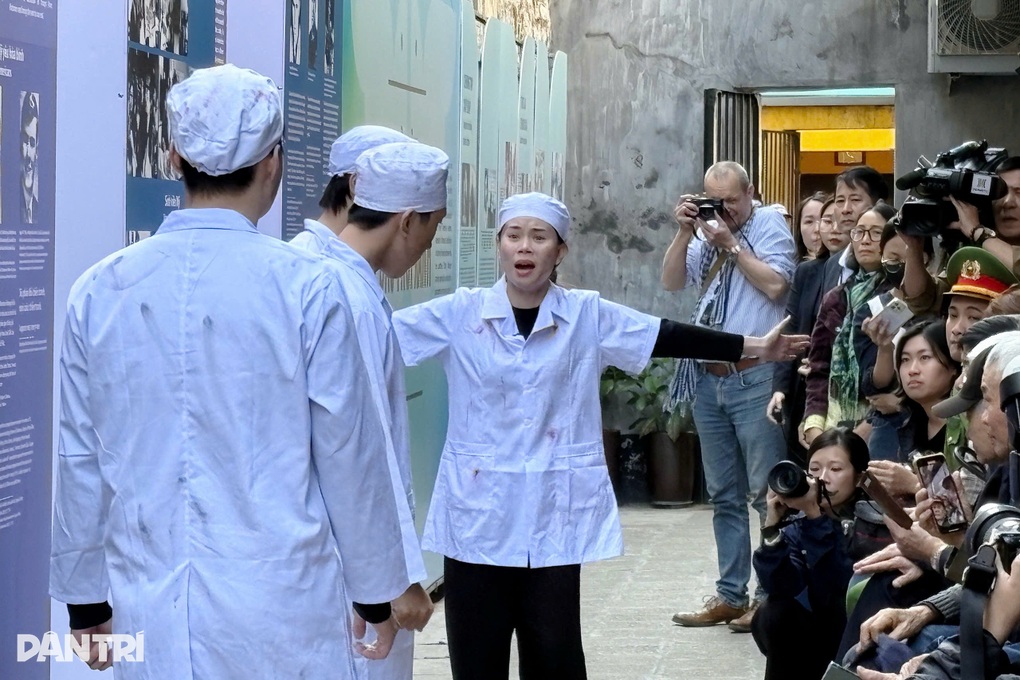 Khát vọng hòa bình: Triển lãm tái hiện hào khí Điện Biên Phủ trên không - 2 Khát vọng hòa bình: Triển lãm tái hiện hào khí Điện Biên Phủ trên không - 2