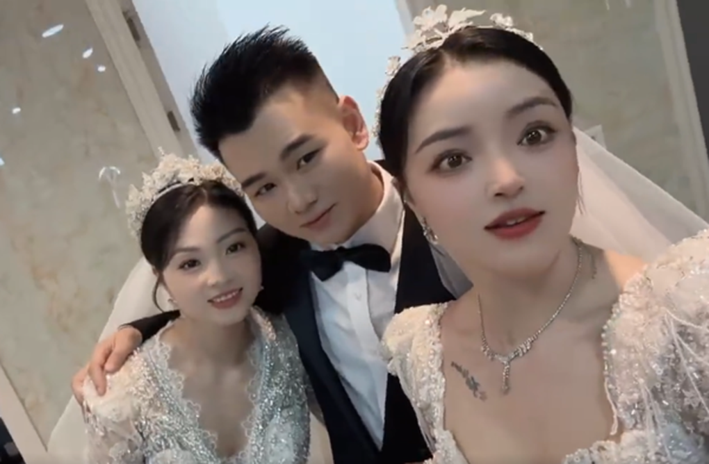 Sự thật đằng sau bức ảnh chàng trai cưới cùng lúc hai vợ gây xôn xao - 2 Sự thật đằng sau bức ảnh chàng trai cưới cùng lúc hai vợ gây xôn xao - 2