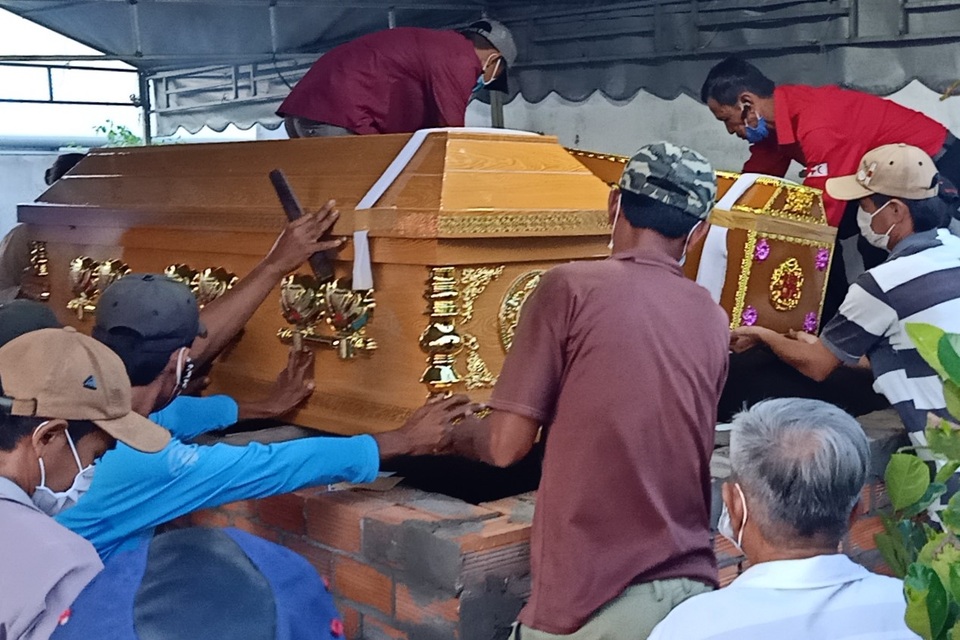 Đang điều tra vụ 2 chị em tử vong sau khi ăn cháo gà, uống nước ngọt - 3 Đang điều tra vụ 2 chị em tử vong sau khi ăn cháo gà, uống nước ngọt - 3