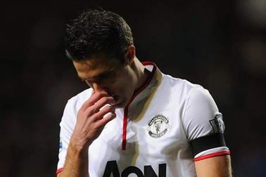 Nối gót Rooney, Van Persie dính chấn thương