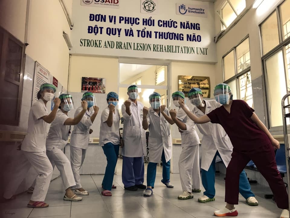 Những hình ảnh cảm động trong bệnh viện giữa tâm dịch Covid-19 - 11 Những hình ảnh cảm động trong bệnh viện giữa tâm dịch Covid-19 - 11
