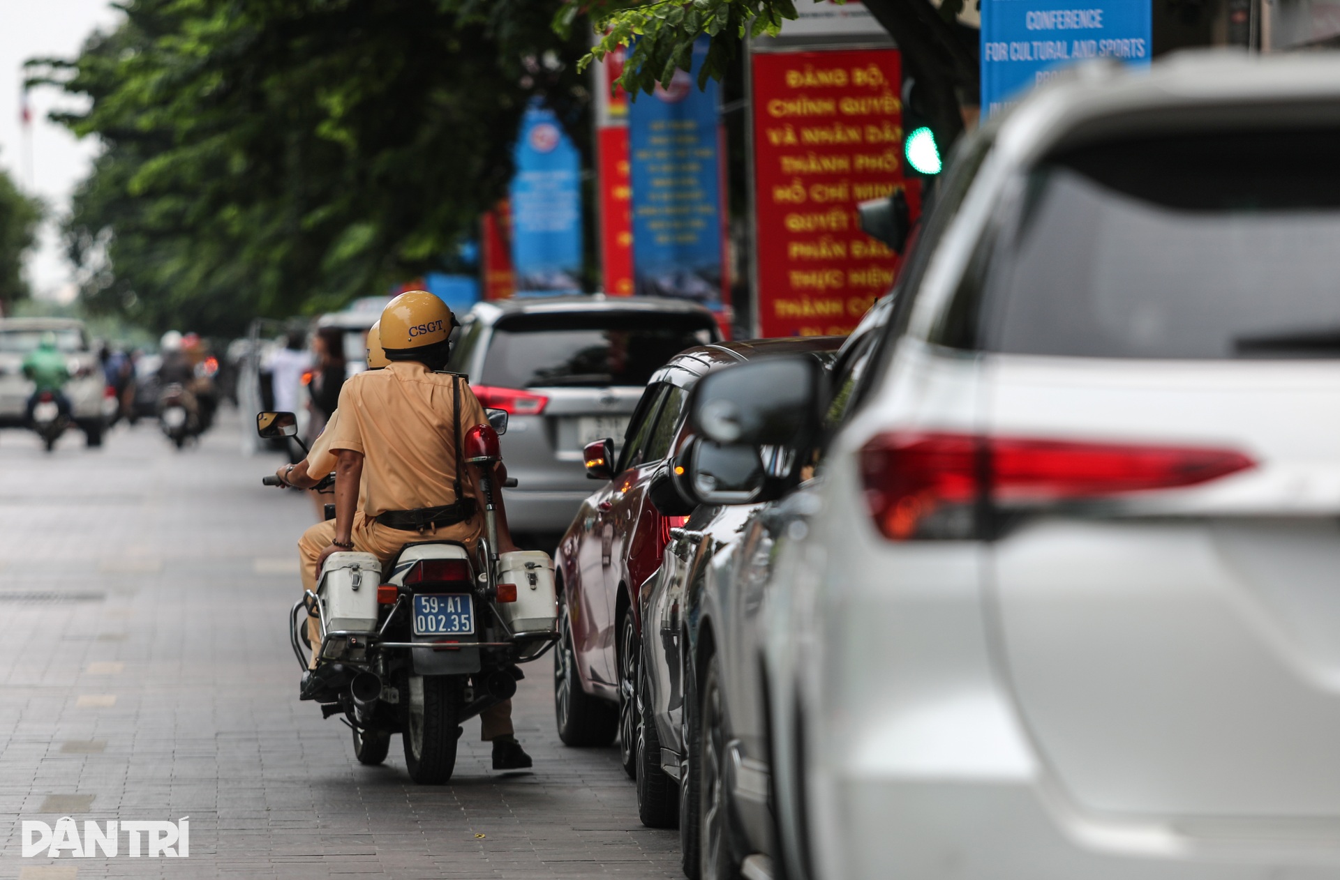 Hình ảnh vi phạm giao thông xuất hiện nhan nhản ở TPHCM - 2 Hình ảnh vi phạm giao thông xuất hiện nhan nhản ở TPHCM - 2