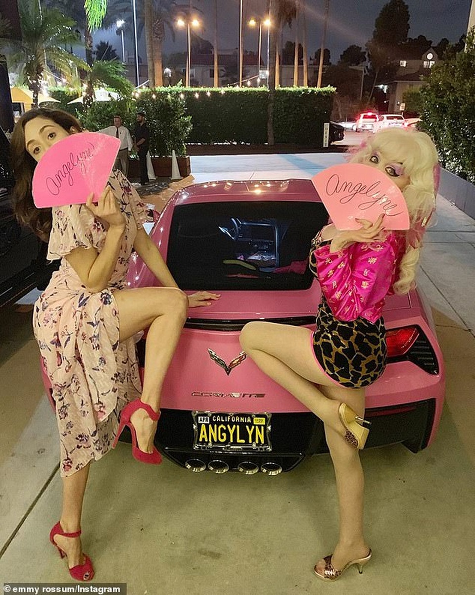 70 tuổi, người mẫu Angelyne vẫn mặc váy siêu ngắn - 7 70 tuổi, người mẫu Angelyne vẫn mặc váy siêu ngắn - 7