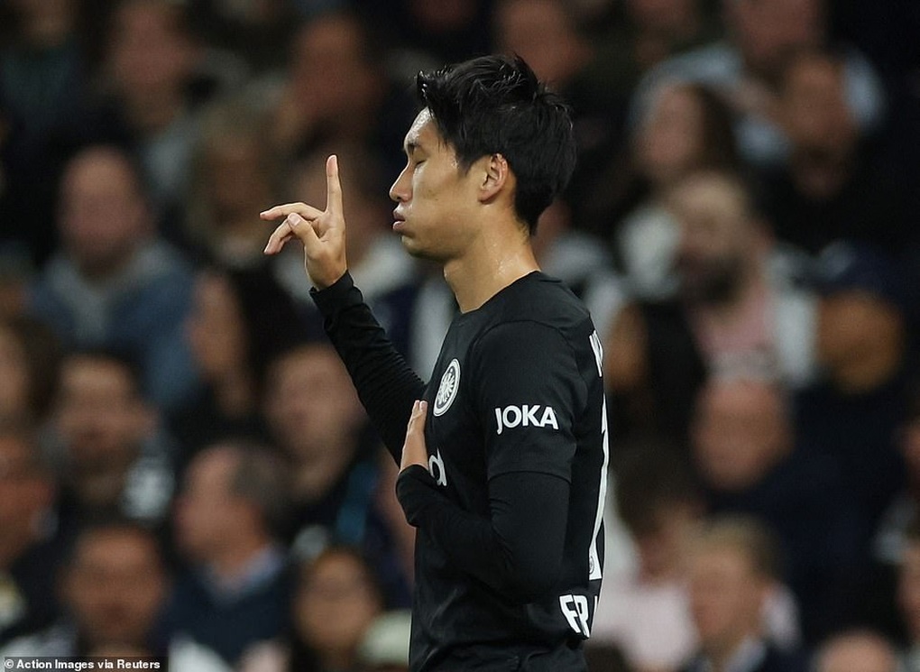 Son Heung Min tỏa sáng, Tottenham nở nụ cười trong cơn mưa bàn thắng - 3 Son Heung Min tỏa sáng, Tottenham nở nụ cười trong cơn mưa bàn thắng - 3