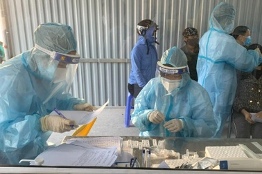 Miễn phí test nhanh Covid-19 cho công dân qua lại cửa khẩu quốc tế Móng Cái