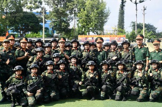 Cô gái xinh đẹp trong video trò chuyện với Đại tướng Phan Văn Giang gây sốt - 4