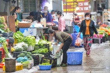 Hà Nội: Chợ cóc, xe ô tô lấn chiếm vỉa hè ở khu đô thị HH Linh Đàm