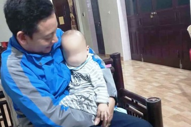 Bé trai một tuổi bị bỏ rơi vì gia đình lục đục