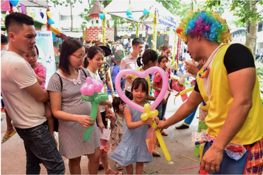 Trẻ nhỏ đón tết thiếu nhi sớm trong bệnh viện