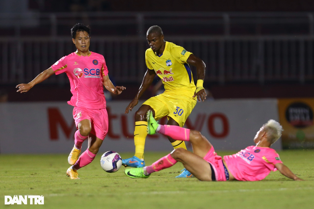 Công Phượng ghi bàn giúp HA Gia Lai đánh bại Sài Gòn FC - 8 Công Phượng ghi bàn giúp HA Gia Lai đánh bại Sài Gòn FC - 8