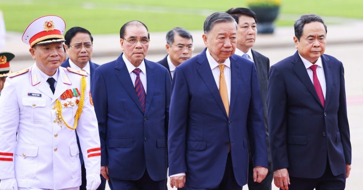 Hình ảnh lãnh đạo Đảng, Nhà nước vào Lăng viếng Bác nhân ngày 19/5