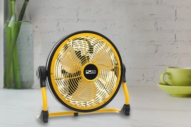 Có nên vừa sạc vừa dùng quạt tích điện?