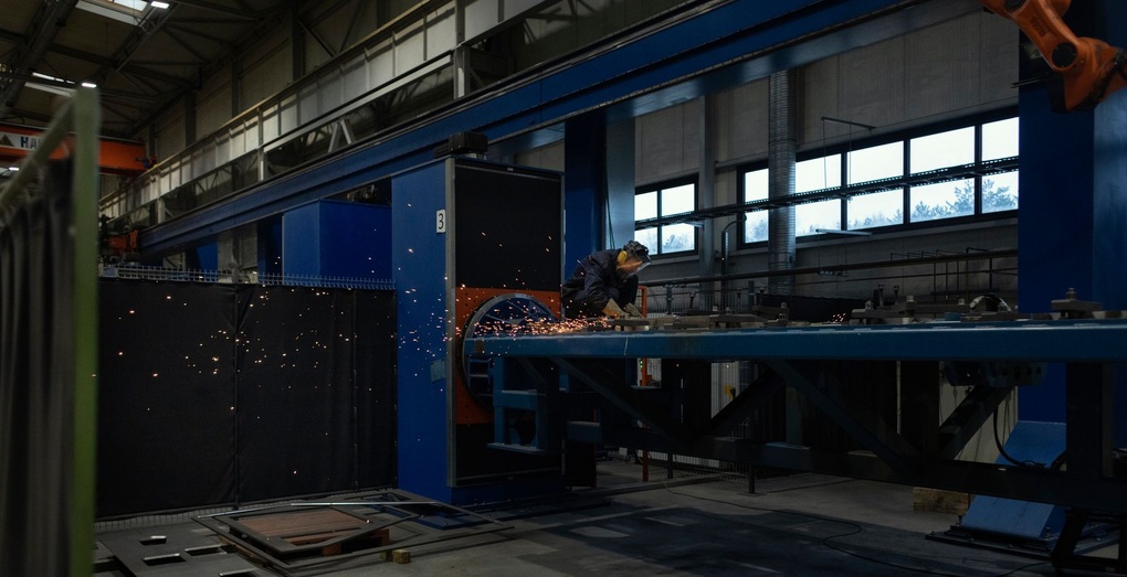 Bên trong nhà xưởng bí mật ở Ba Lan giúp Ukraine hồi sinh vũ khí - 1 Bên trong nhà xưởng bí mật ở Ba Lan giúp Ukraine hồi sinh vũ khí - 1