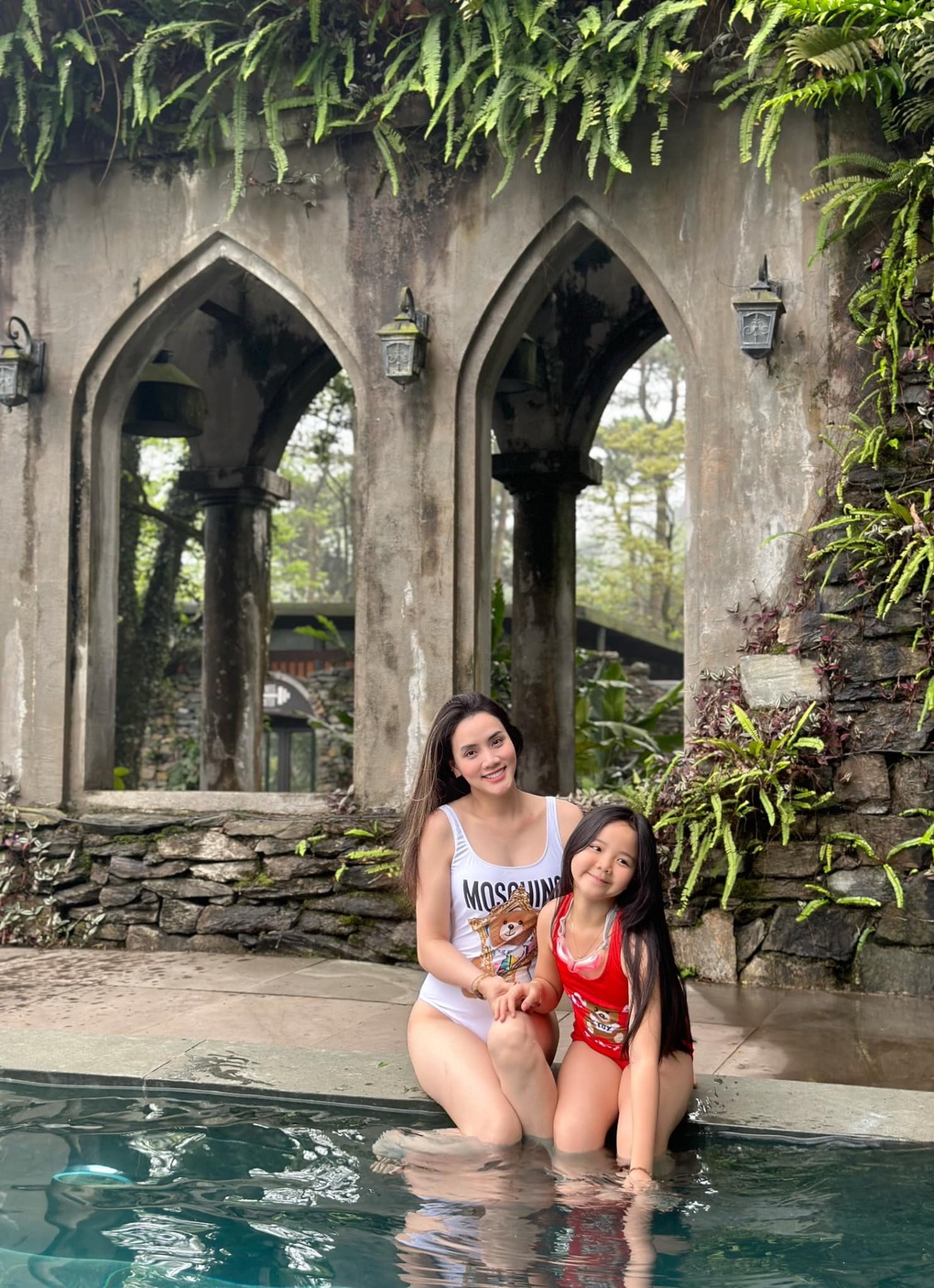 Trang Nhung tuổi 38: Chồng đạo diễn yêu chiều, chăm dát đồ hiệu xuống phố - 3 Trang Nhung tuổi 38: Chồng đạo diễn yêu chiều, chăm dát đồ hiệu xuống phố - 3