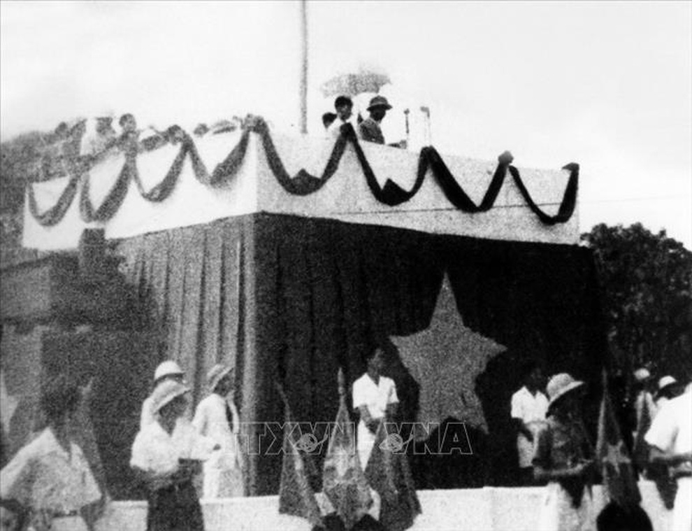 Chủ tịch Hồ Chí Minh với khát vọng độc lập - tự do - hạnh phúc - 1 Chủ tịch Hồ Chí Minh với khát vọng độc lập - tự do - hạnh phúc - 1