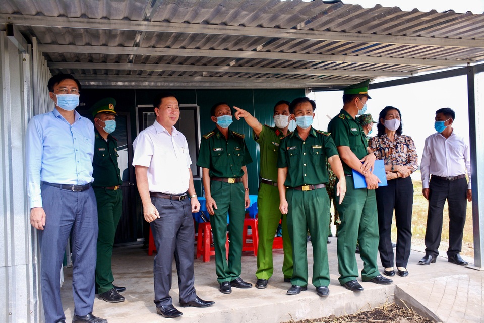 Kiểm soát chặt vùng biên, ngăn người xuất nhập cảnh trái phép - 3 Kiểm soát chặt vùng biên, ngăn người xuất nhập cảnh trái phép - 3