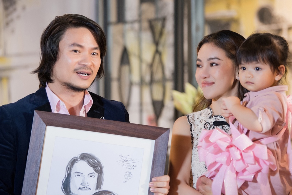 Đỗ Mỹ Linh, Phương Nga khiến “bà trùm hoa hậu” Kim Dung bật khóc - 7 Đỗ Mỹ Linh, Phương Nga khiến “bà trùm hoa hậu” Kim Dung bật khóc - 7