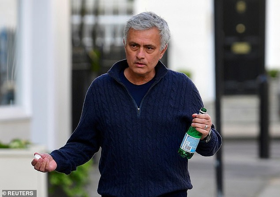 HLV Mourinho nhận được tiền lương bao nhiêu ở AS Roma? - 1 HLV Mourinho nhận được tiền lương bao nhiêu ở AS Roma? - 1