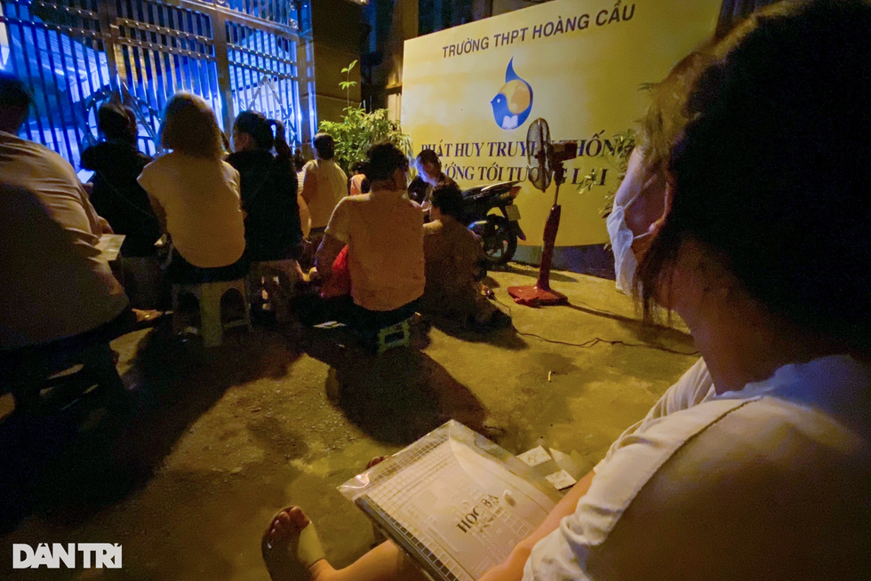 Trường công, trường tư và … trường đời  - 1