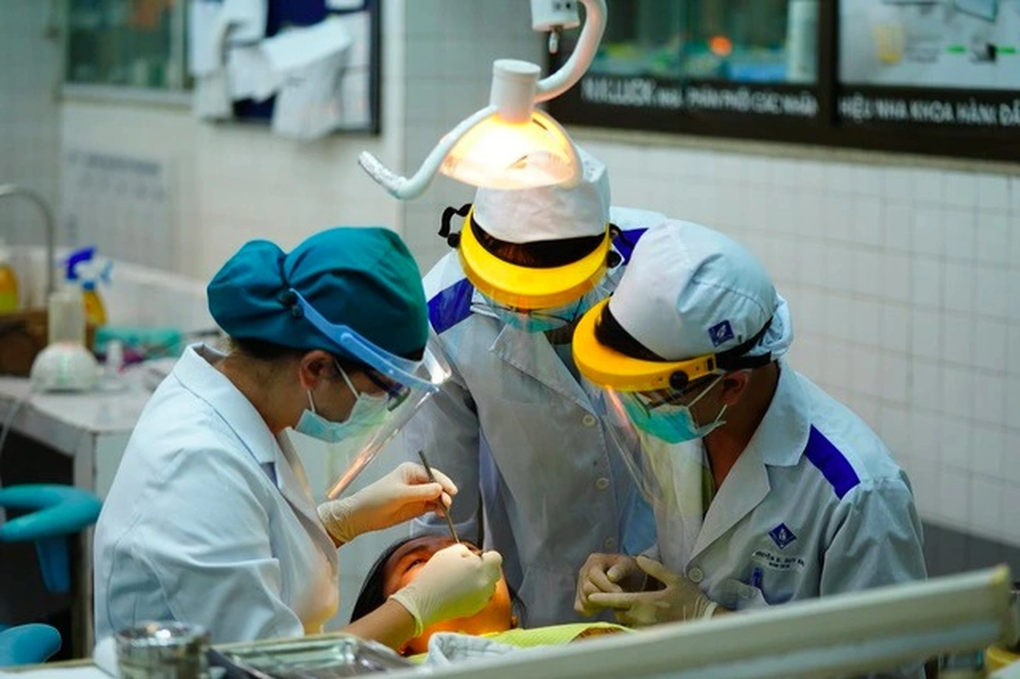 Nhân sự ngành y bẻ lái vì... đói, dược sĩ chỉ nhăm nhe đi bán thuốc - 1 Nhân sự ngành y bẻ lái vì... đói, dược sĩ chỉ nhăm nhe đi bán thuốc - 1