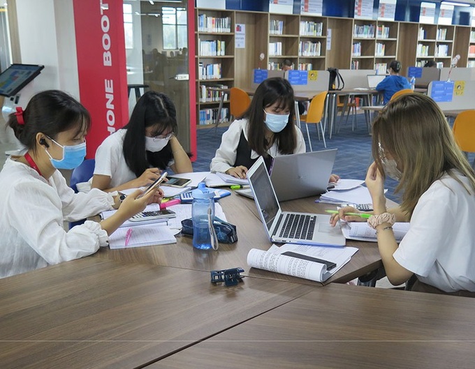 Nhiều trường cảnh báo sinh viên về các hình thức lừa đảo qua tin nhắn, mạng xã hội. Ảnh minh hoạ