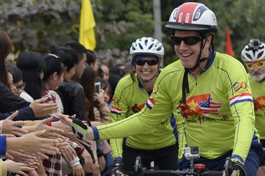 Đại sứ Mỹ đạp xe 840km từ Hà Nội đi Huế bất chấp mưa rét