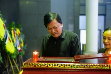 Nghệ sĩ nghẹn ngào tiễn biệt đạo diễn Phạm Đông Hồng