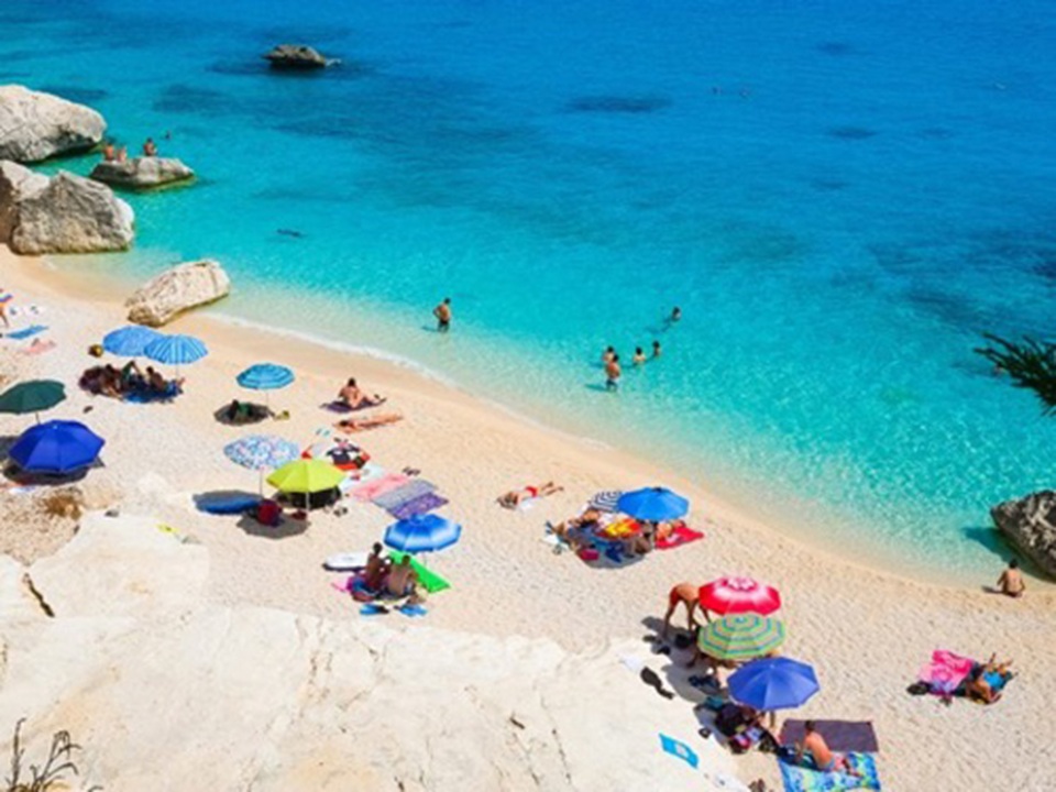 Lấy trộm cát trên bãi biển, du khách bị phạt 1.200 USD - 1 Lấy trộm cát trên bãi biển, du khách bị phạt 1.200 USD - 1