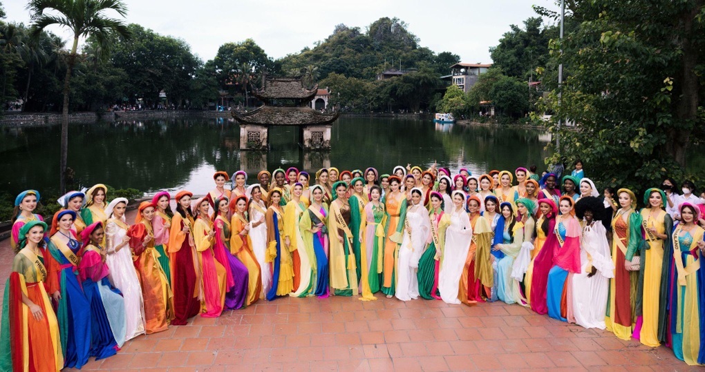 Thí sinh Miss Grand mặc áo tứ thân, nhảy sạp để quảng bá văn hóa Việt Nam - 1 Thí sinh Miss Grand mặc áo tứ thân, nhảy sạp để quảng bá văn hóa Việt Nam - 1